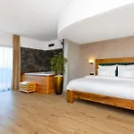 ホテル Golf & Kuneticka Hora 4*