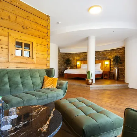 Golf & Kuneticka Hora Szálloda 4*