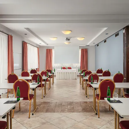 Golf & Kuneticka Hora 4*